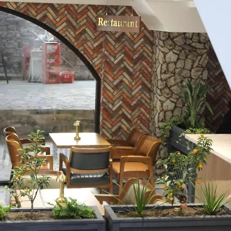 Old Stone Hotel 4*