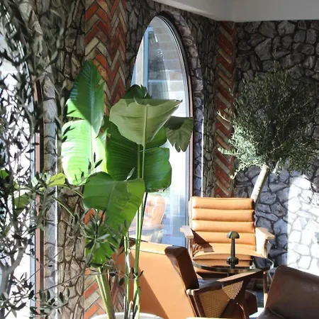 Old Stone Hotel