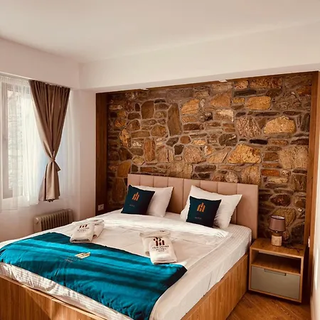 Old Stone 4* סקופיה